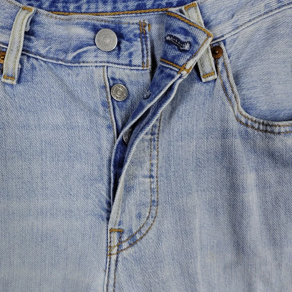Levis 501 Original Fit Jeans Mens 30x30 Light Wash Blue Button Fly Straight